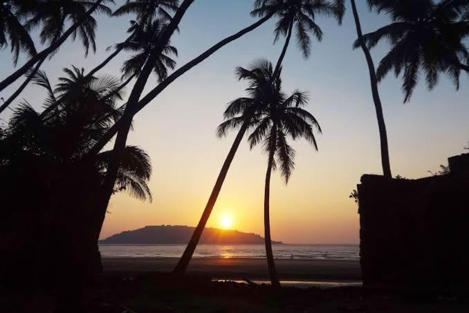 Parvati Niwas Homestay -Nearby Revdanda Beach & Fort - Wifi Available アリバグ エクステリア 写真